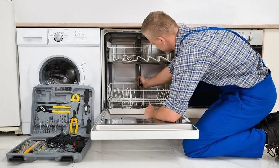 Evren Viessmann servisi teknisyen ekibi beyaz eşya tamiri yaparken